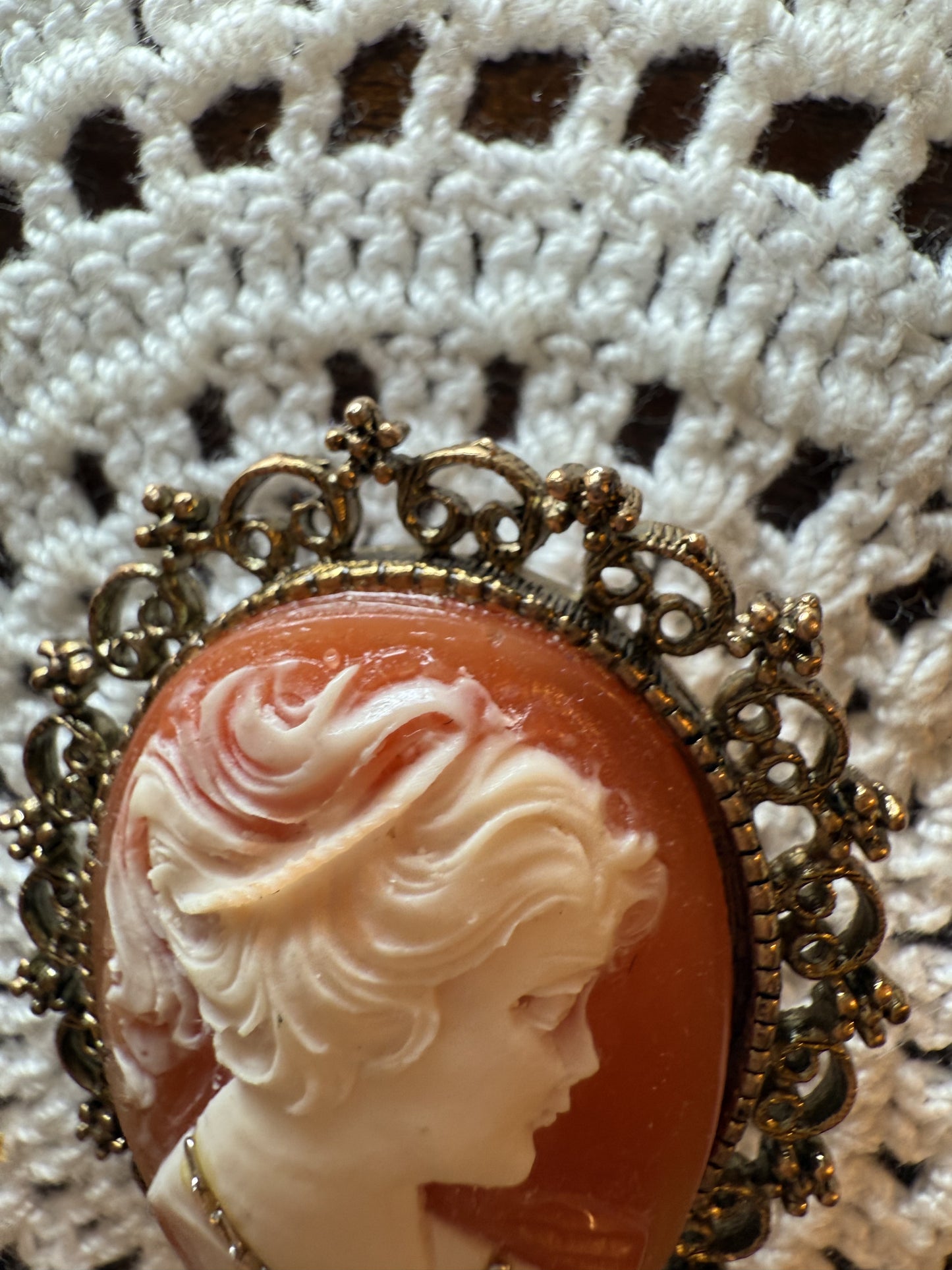 Vintage Large Midcentury Cameo Brooch