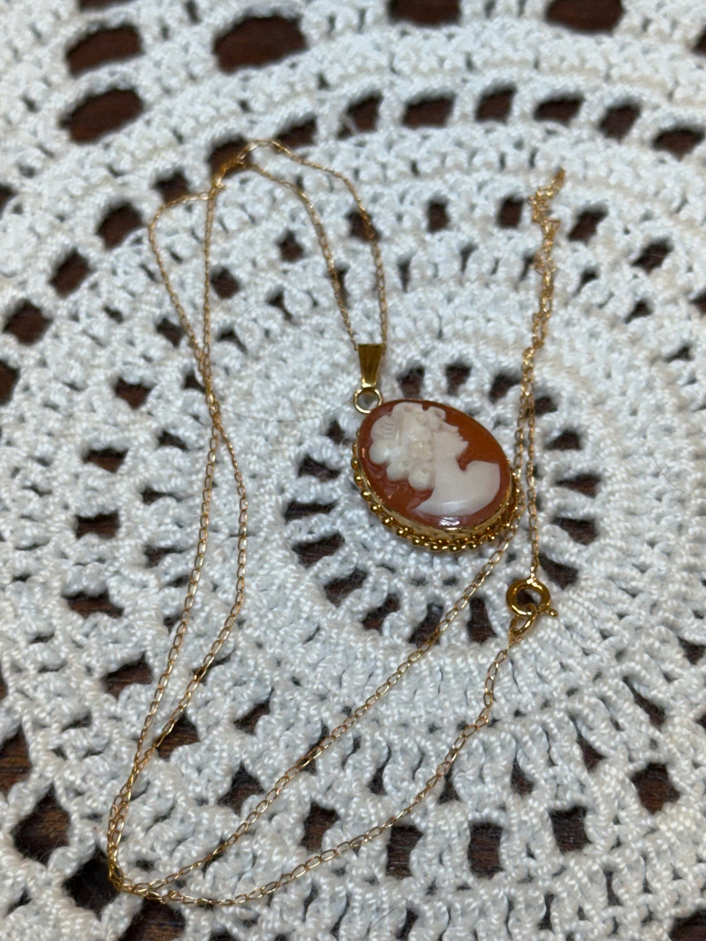 Vintage Solid 14K Gold Dainty Cameo Necklace