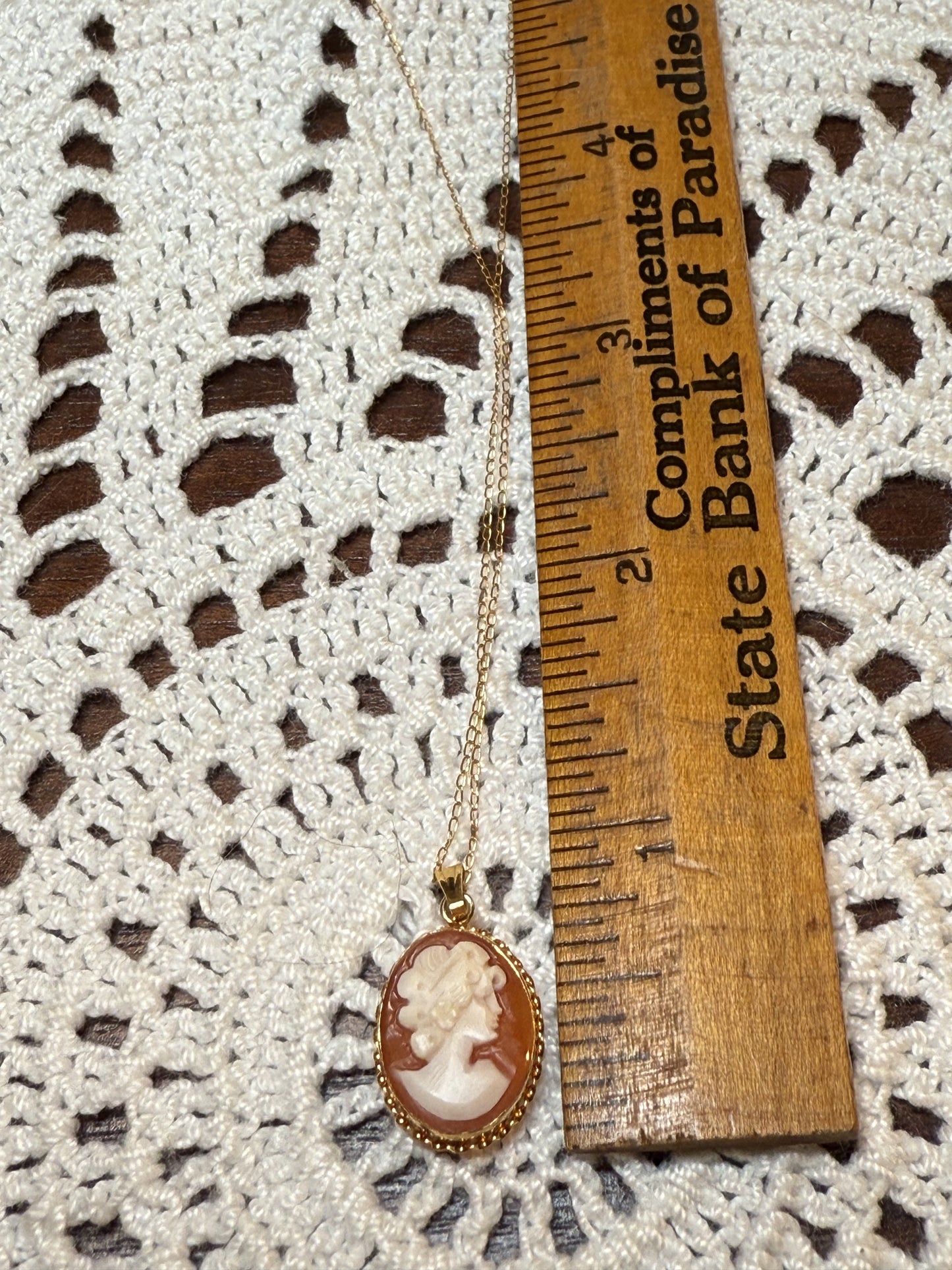 Vintage Solid 14K Gold Dainty Cameo Necklace