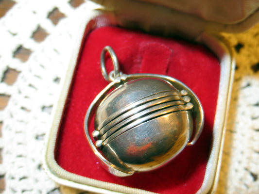 Vintage Sterling Silver 6-Frame Locket Pendant