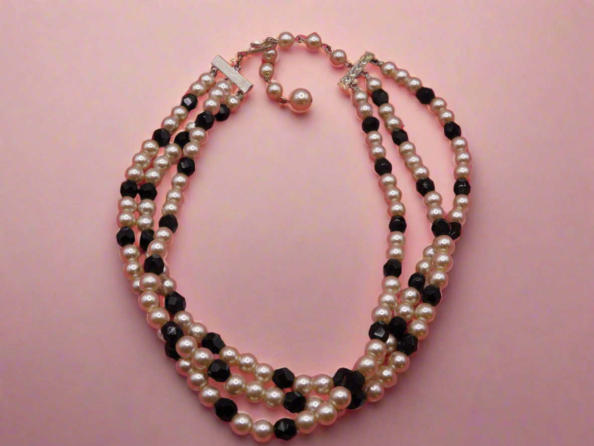 Vintage Laguna Black and White Pearl Necklace